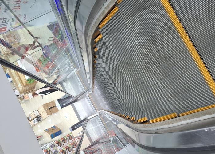 Escalator maintenance